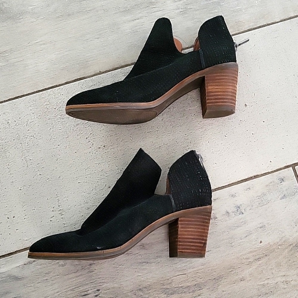 Lucky Brand  black suede bootie zipper in the back like new condition size 5.5
